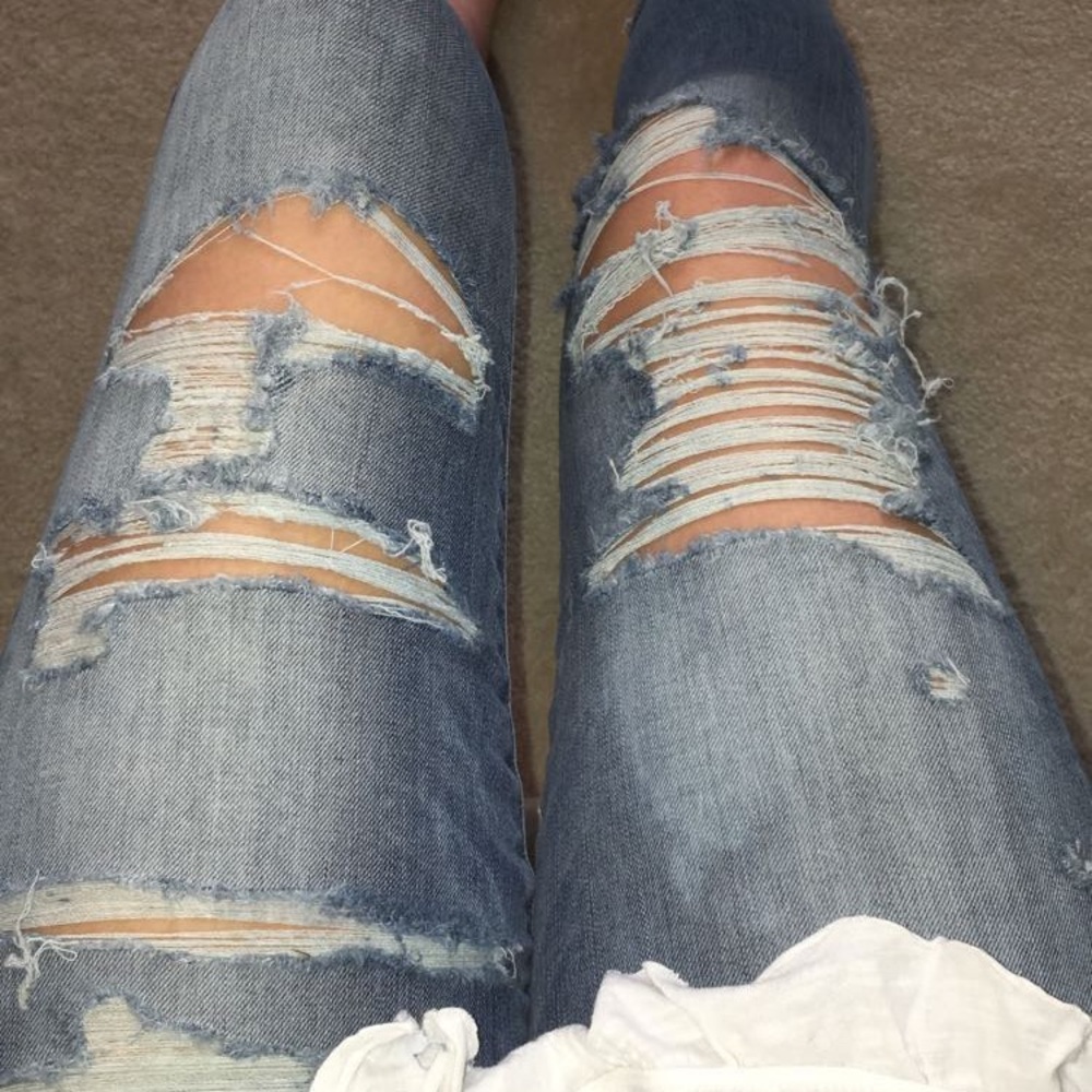 Ripped American eagle skinny jeans
